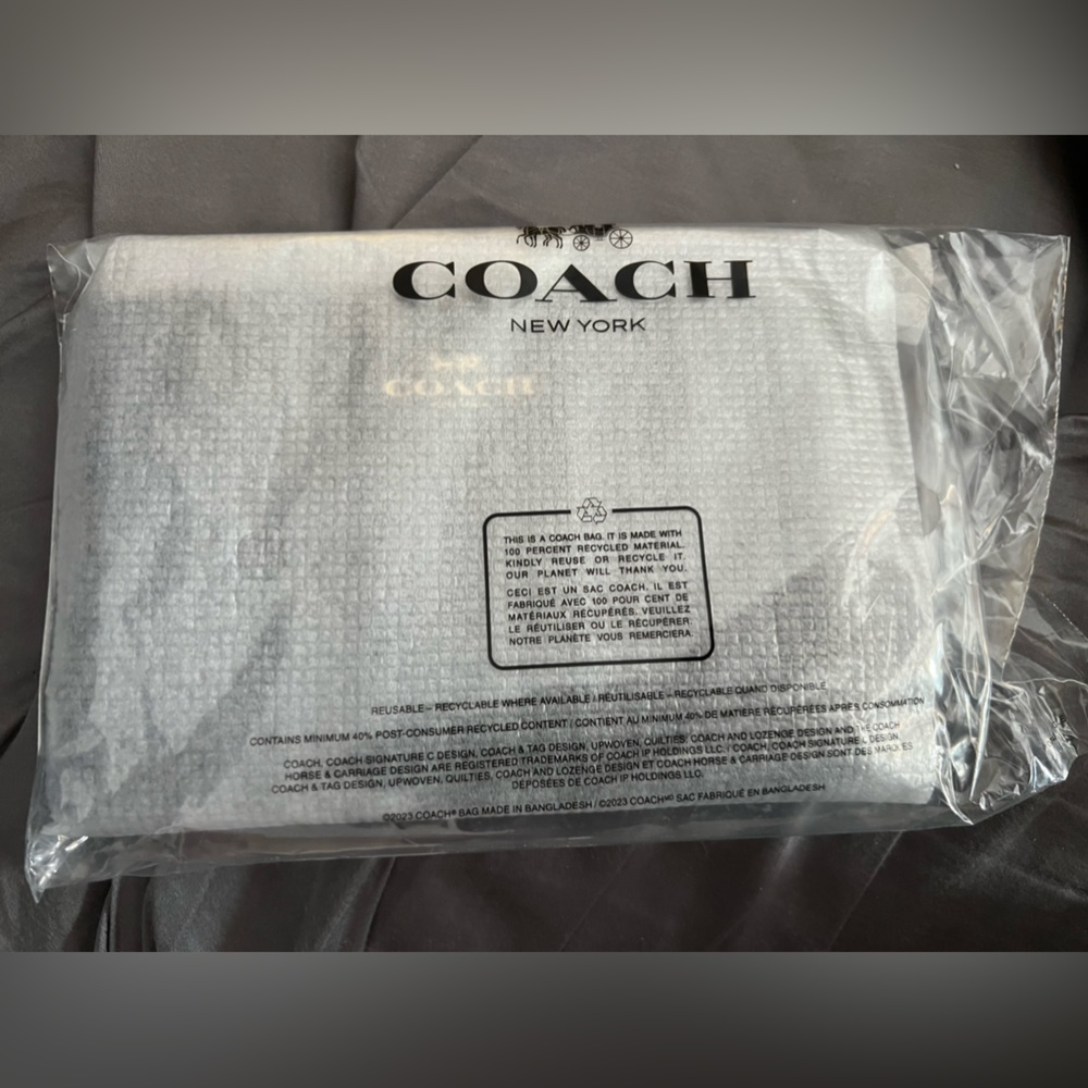 Coach Corner Zip Wristlet In Signature Canvas nwt. In packaging - Picture 2 of 2